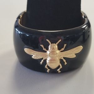 Hinged cuff bracelet